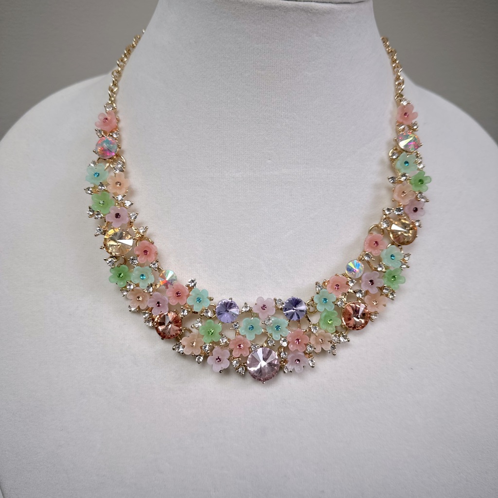 Nwt Natasha Pastel Floral Necklace 50$